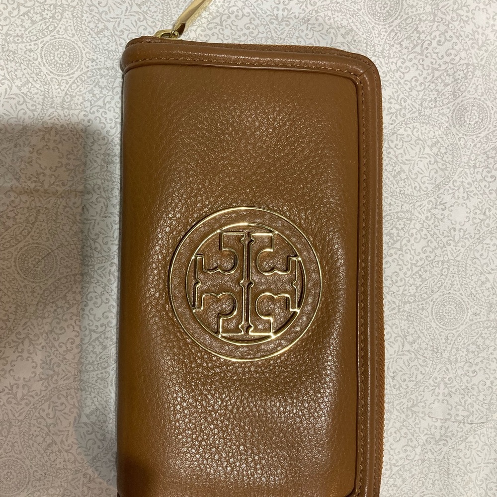 Tory Burch wallet. Good condition used twice